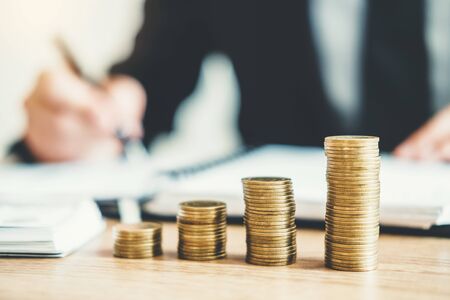Physical Gold vs. Gold ETFs: Pros, Cons, and Practicalities for UK Investors