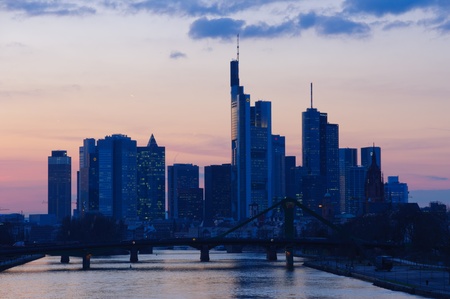 How UK Investors Can Access Emerging Markets via Local Funds and ETFs