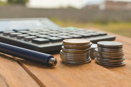 The Role of Financial Advice: Navigating Annuities and Drawdown in the UK Retirement Landscape