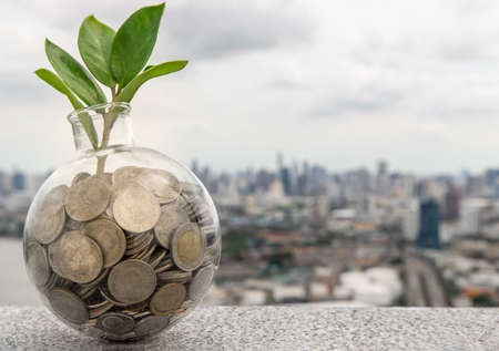 Low-Cost ETF Strategies for Long-Term Wealth Building in the UK