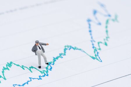 Behavioural Biases and Their Influence on Risk Perception: Lessons for UK Beginners